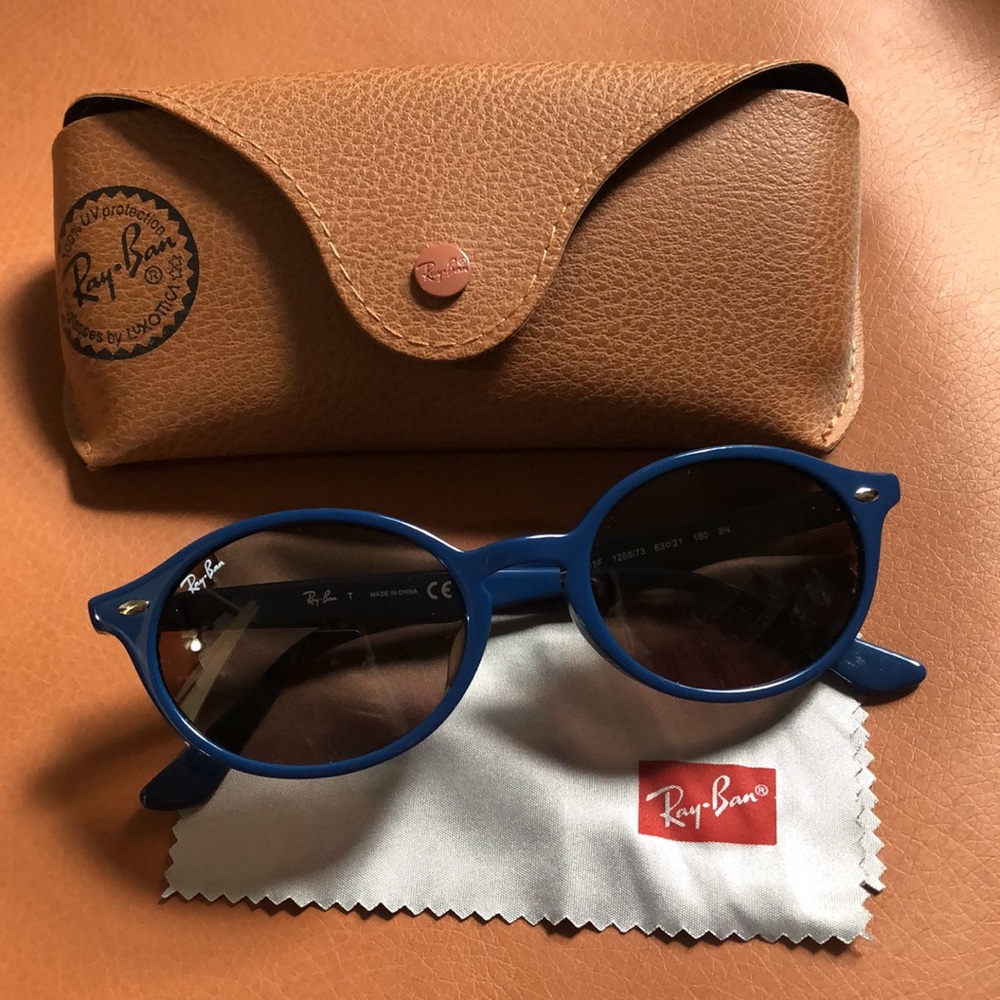 RayBan sunnies! Never worn, excellent shape!
